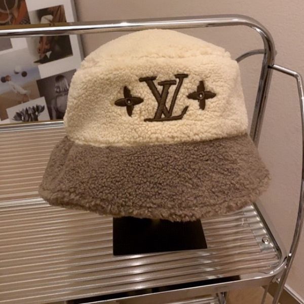 LV SHEEPSKIN BUCKET HAT BEIGE AND BROWN