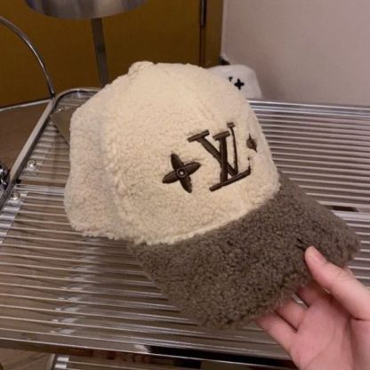 LV SHEEPSKIN BASEBALL CAP HAT BEIGE AND BROWN