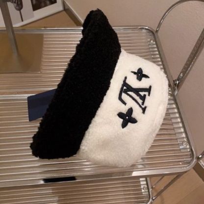 LV SHEEPSKIN BUCKET HAT WHITE AND BLACK