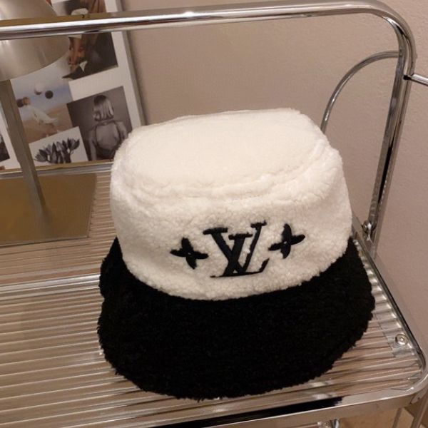 LV SHEEPSKIN BUCKET HAT WHITE AND BLACK