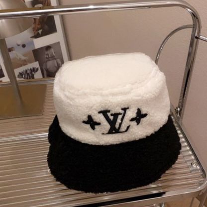 LV SHEEPSKIN BUCKET HAT WHITE AND BLACK