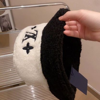LV SHEEPSKIN BUCKET HAT WHITE AND BLACK