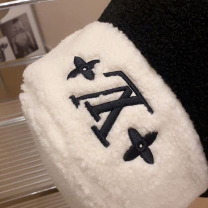 LV SHEEPSKIN BUCKET HAT WHITE AND BLACK