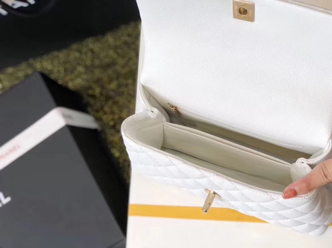 Chanel Coco Handle Quilted Lizard Handle Bag 24cm Caviar Leather Gold Hardware Spring/Summer Act 1 Collection, White
