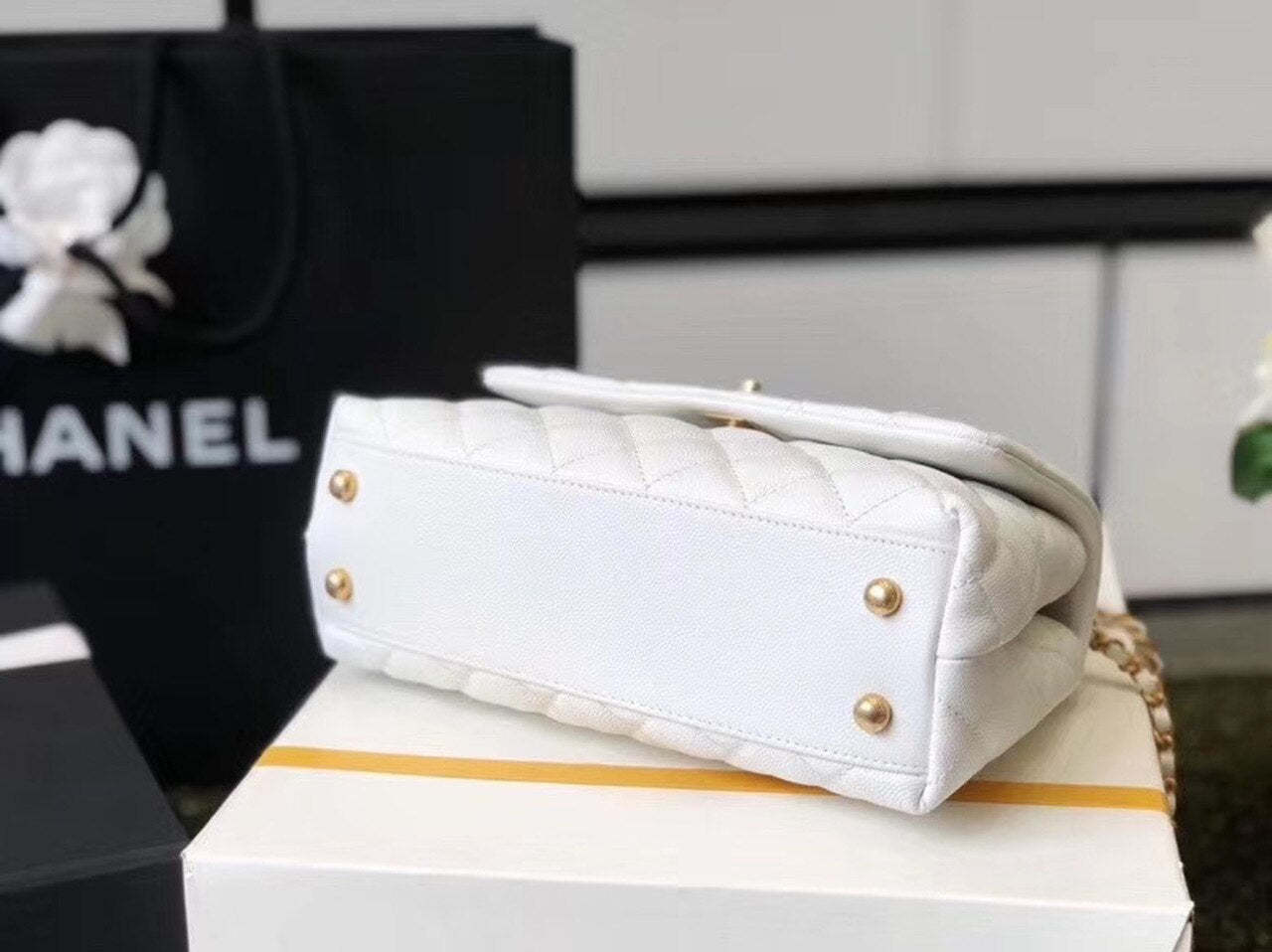 Chanel Coco Handle Quilted Lizard Handle Bag 24cm Caviar Leather Gold Hardware Spring/Summer Act 1 Collection, White
