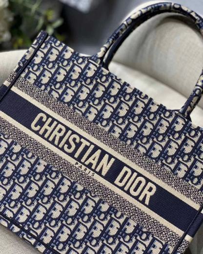 DOR MEDIUM BOOK TOTE BLUE DOR OBLIQUE EMBROIDERY 36CM M1296ZRIW M928