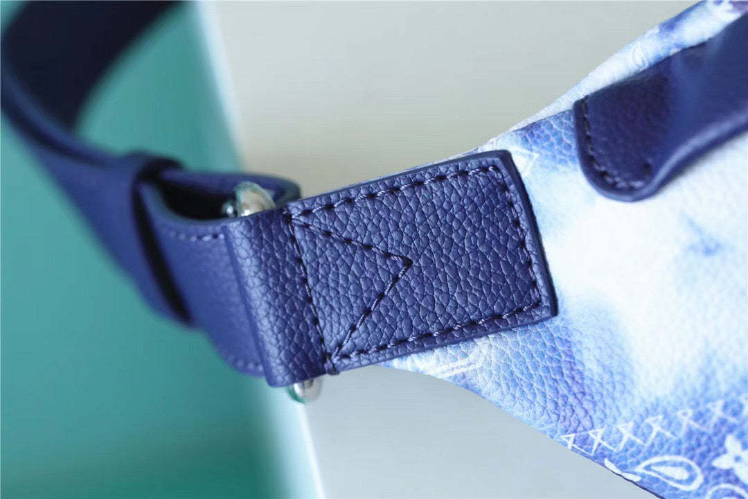 LV Discovery Bumbag PM Monogram Blue For Men, Bags, Shoulder And Crossbody Bags 17.3in/44cm LV M20587