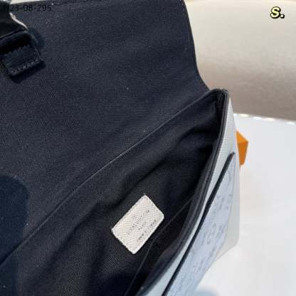 LUV OUTDOOR FLAP MESSENGER MONOGRAM TAIGARAMA 27CM M30411