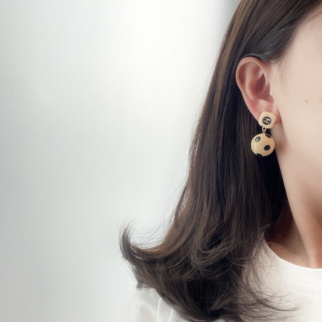 CC BALL BEIGE EARRINGS
