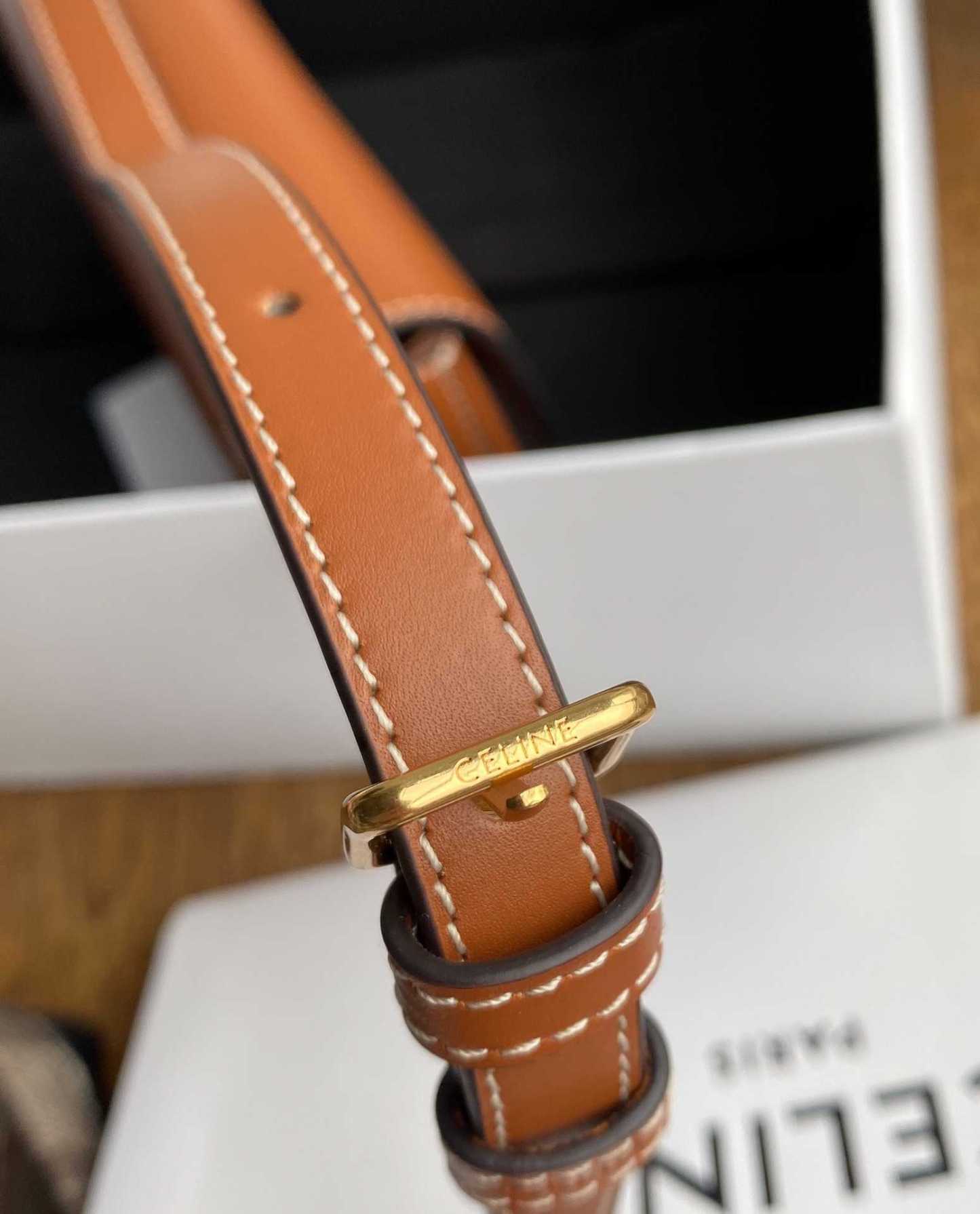 CE TRIOMPHE SHOULDER BAG IN SHINY CALFSKIN BROWN 194143BFN04LU