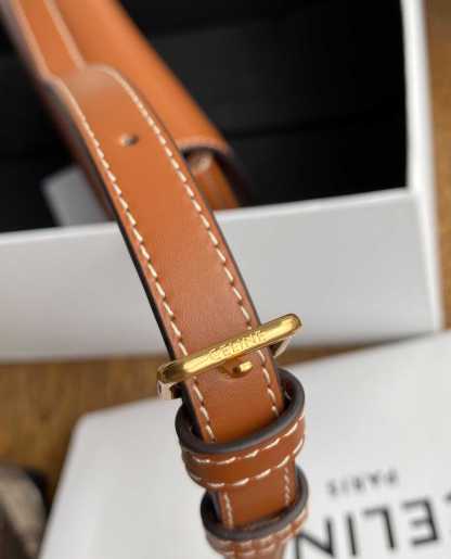 CE TRIOMPHE SHOULDER BAG IN SHINY CALFSKIN BROWN 194143BFN04LU