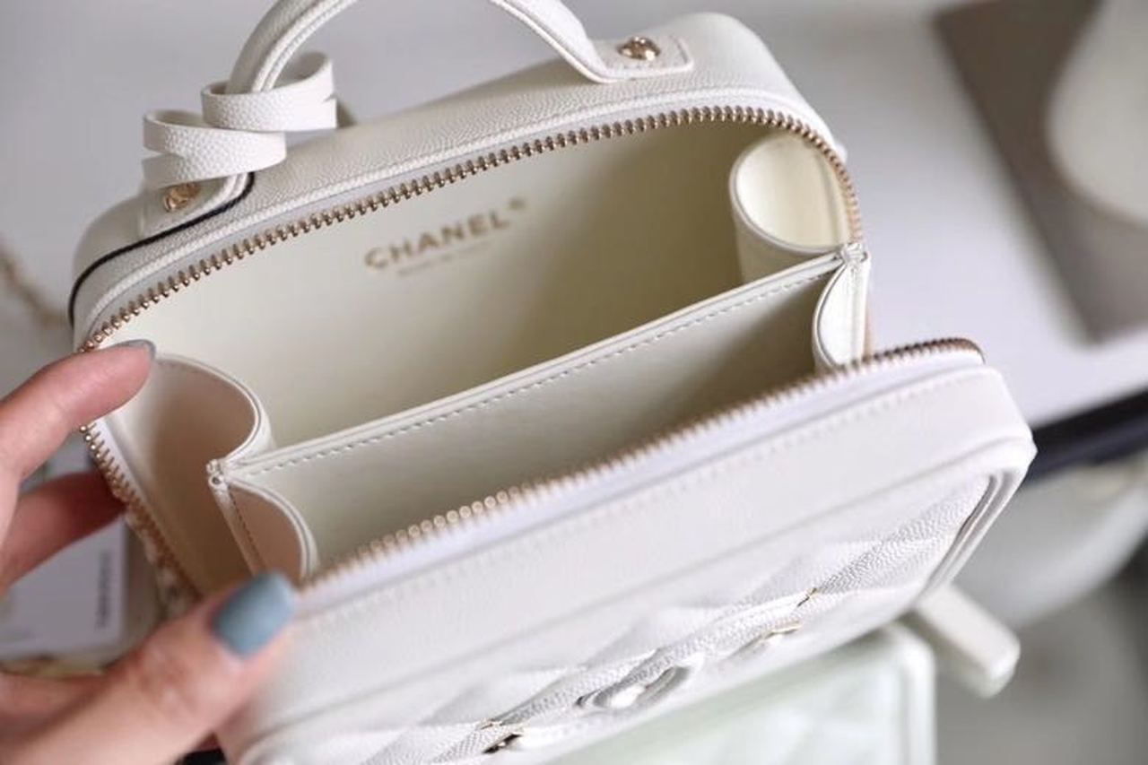ChanelVanity Case Bag Gold Toned Hardware For Women 6.6in/17cm