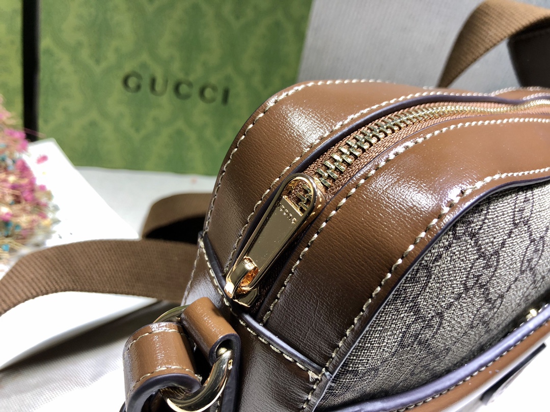 GG MESSENGER BAG WITH INTERLOCKING G 25.5 CM 675891 92THG 8563