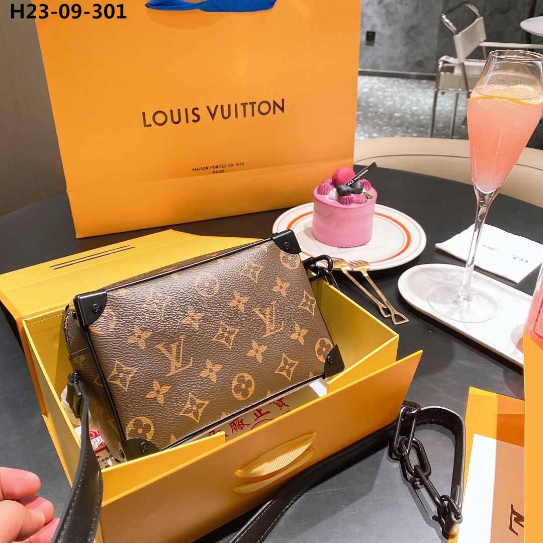 LV MINI SOFT TRUNK WALLET MONOGRAM 18CM M80159