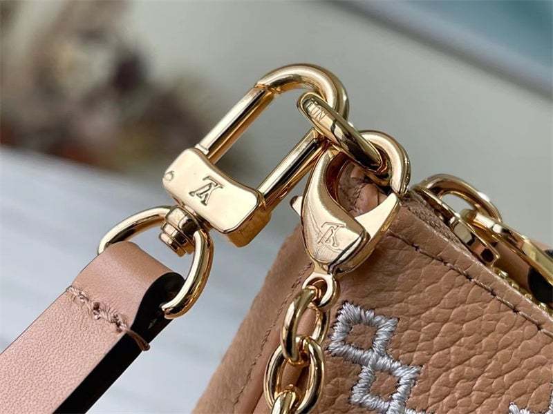 LUV EASY POUCH ON STRAP 19CM BEIGE