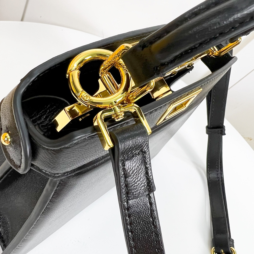 FD PEEKABOO ISEEU PETITE BLACK 8BN335ABVEF0KUR