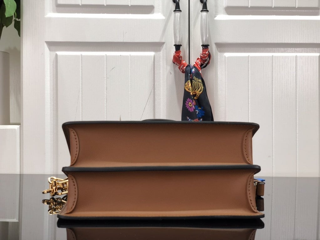 LUV DAUPHINE MM 25CM