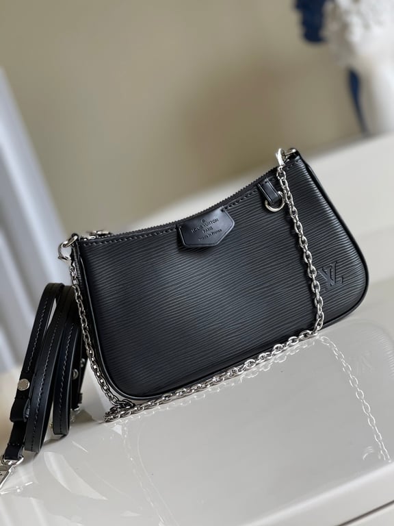 LUV EASY POUCH ON STRAP 19CM BLACK