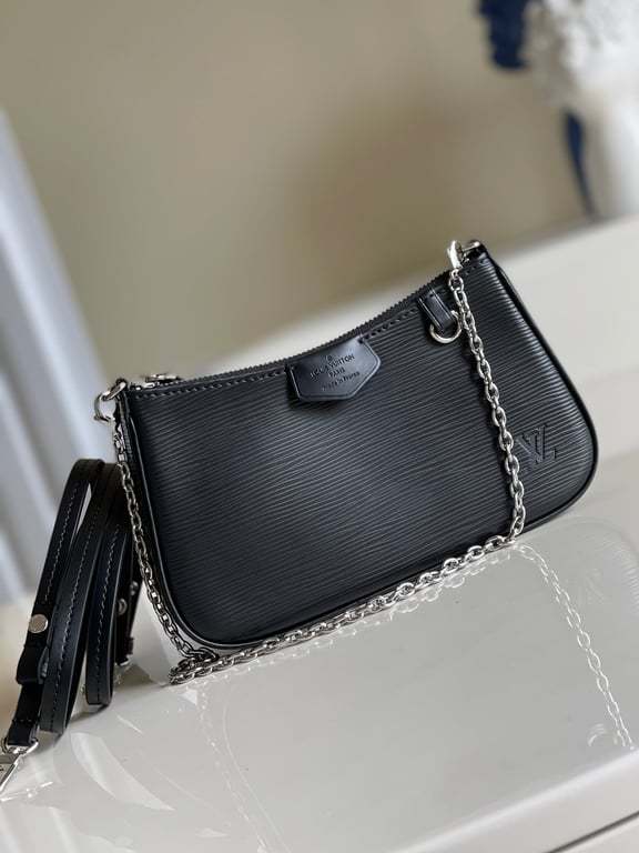 LUV EASY POUCH ON STRAP 19CM BLACK
