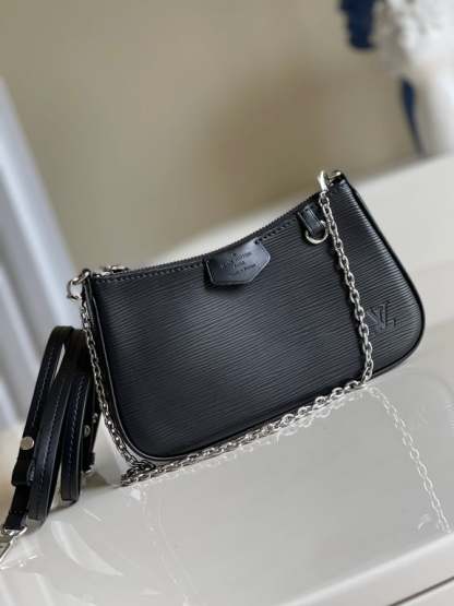 LUV EASY POUCH ON STRAP 19CM BLACK
