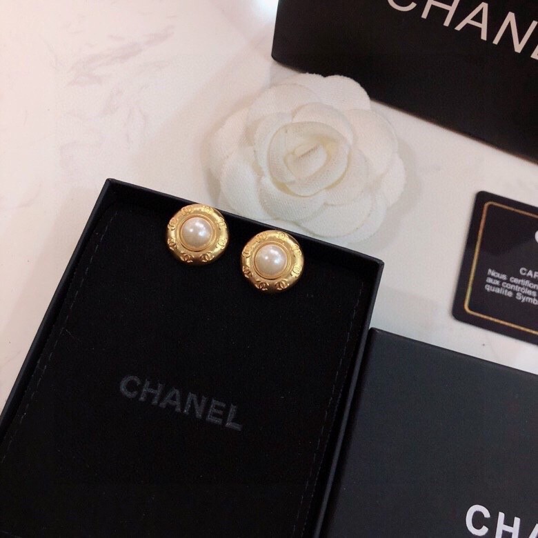 CC BUTTON GOLD EARRINGS