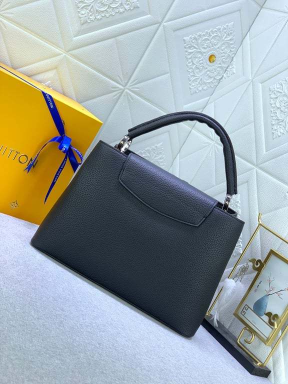 LUV CAPUCINES MM BLACK