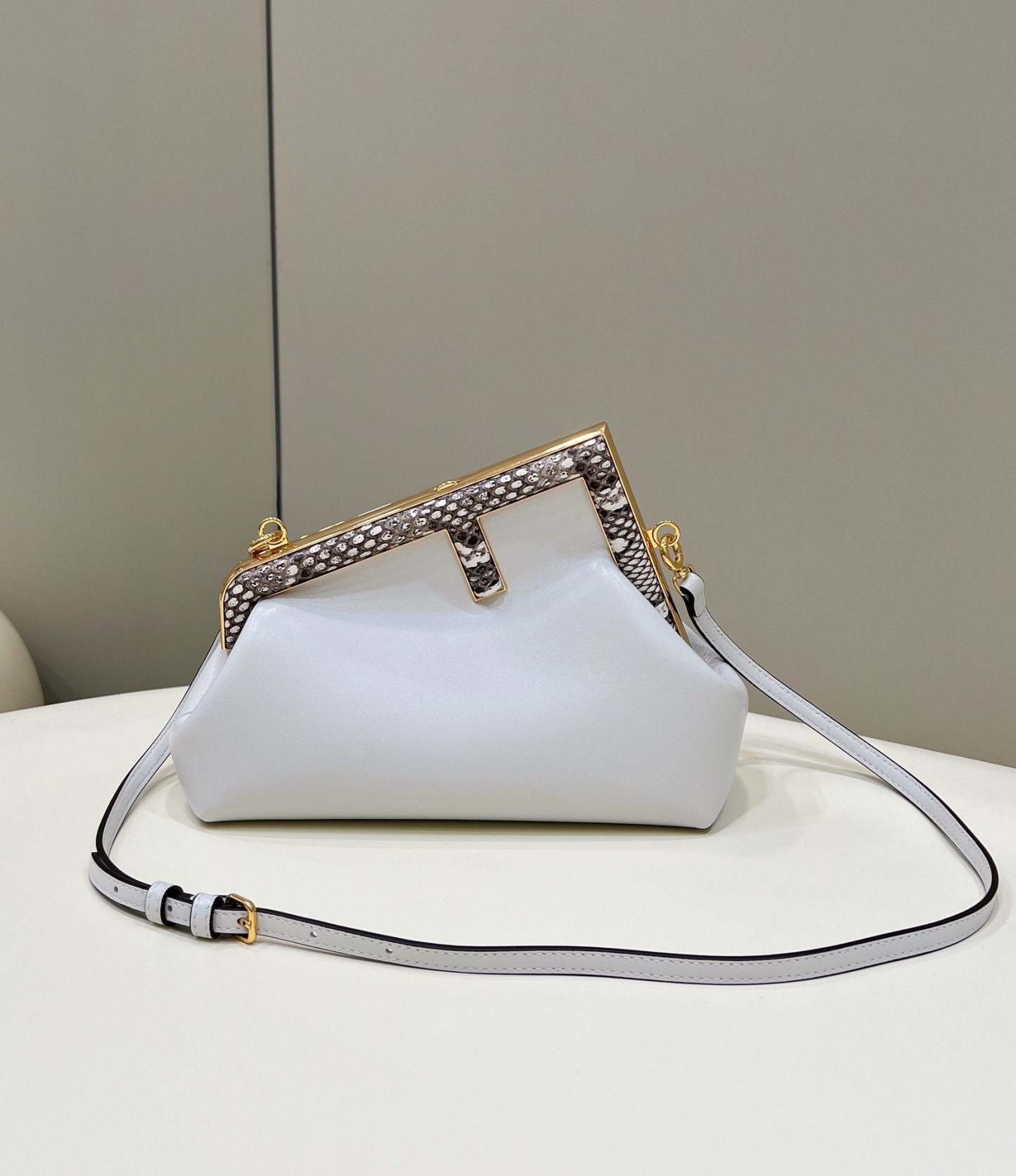 FI First Small White For Women, Women’s HandBags, Shoulder And Crossbody Bags 10.2in/26cm FF 8BP129