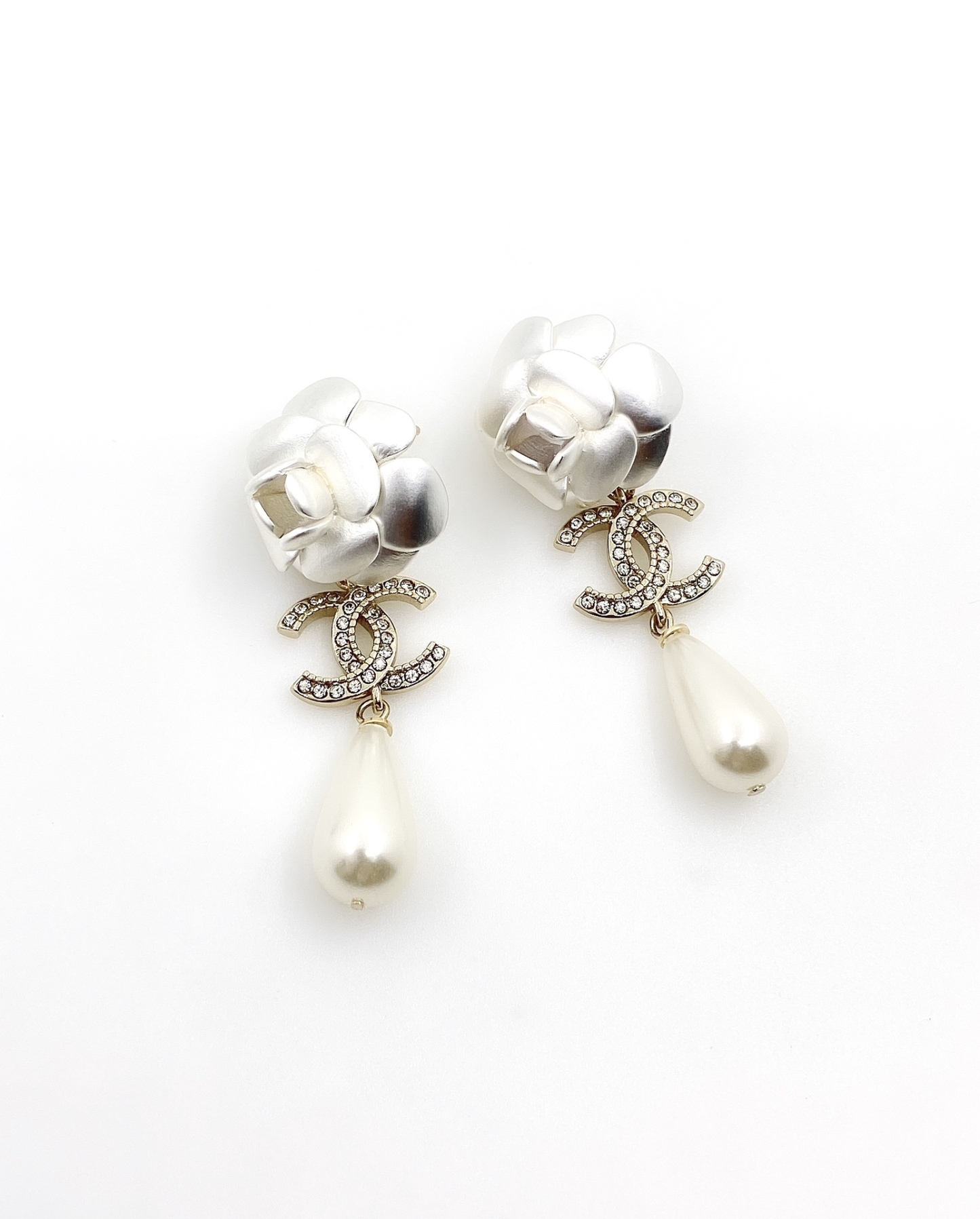 CC PEARL EARRINGS