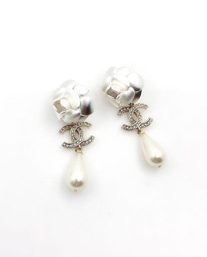 CC PEARL EARRINGS