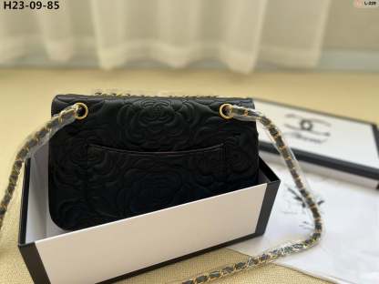 CHL FLAP BAG WITH CAMELLIA FLOWER CHAIN BLACK 26CM