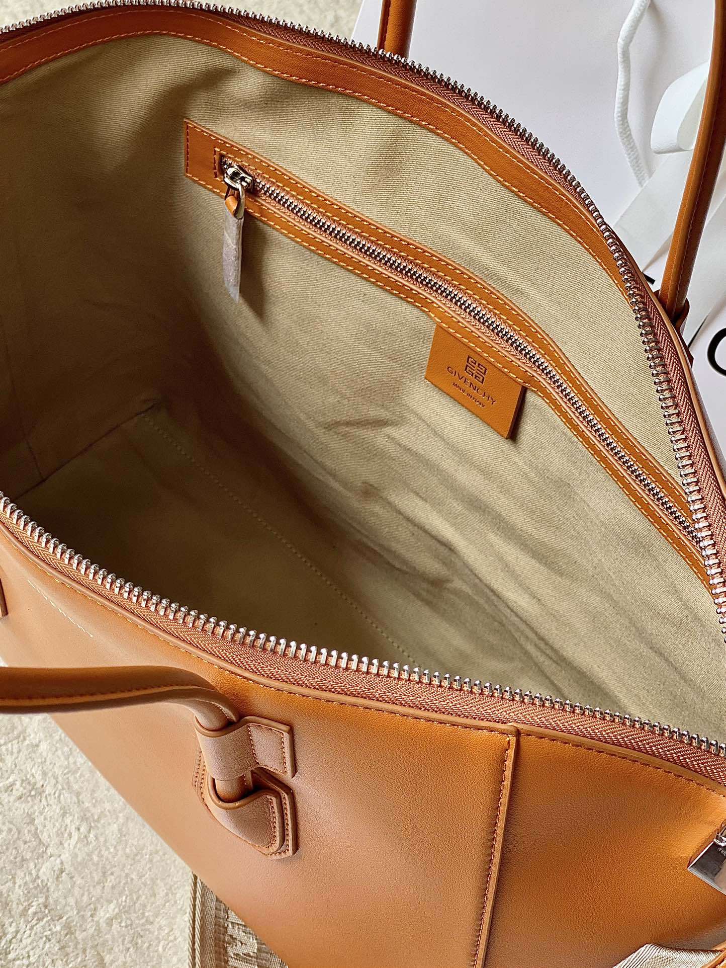 gv Small Antigona Sport Bag Pumpkin For Women, Handbags, Shoulder Bags 13in/33cm GVC BB50MZB1A4-802