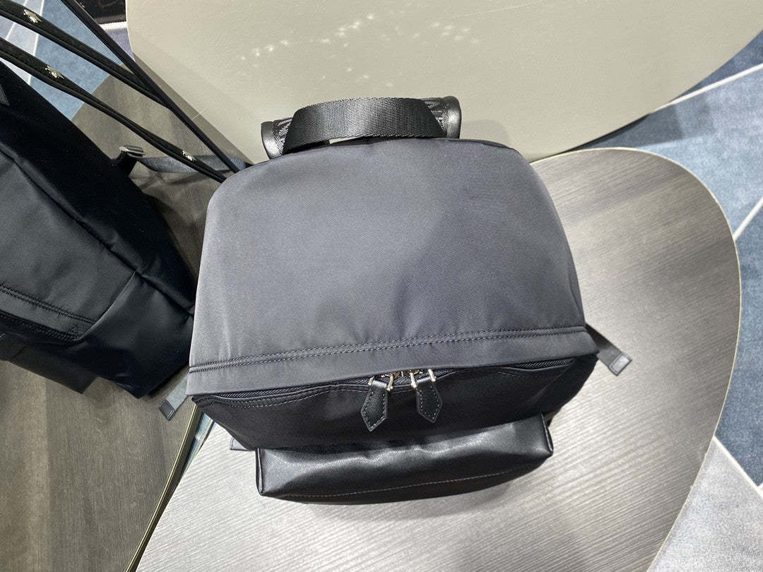 gv Essentiel U Backpack Black For Men, Men&#8217;s Backpacks 17in/43cm GVC