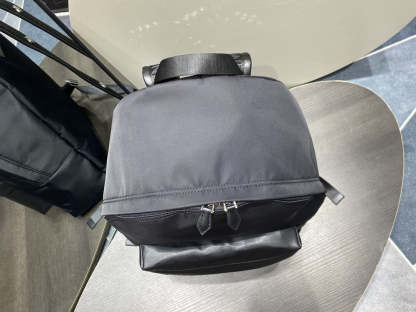 gv Essentiel U Backpack Black For Men, Men&#8217;s Backpacks 17in/43cm GVC