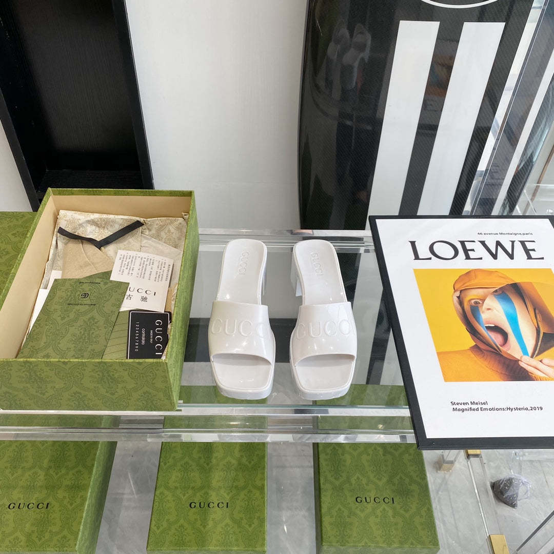 SANDAL GG WOMEN'S RUBBER SLIDE SANDAL WHITE 624730 J8700 9022