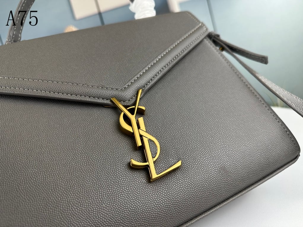 SAINT LAURENT CASSANDRA MEDIUM TOP HANDLE IN GRAIN DE POUDRE EMBOSSED FOG LEATHER 24CM