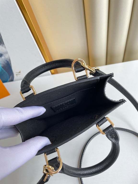 LUV PETIT SAC PLAT 17CM BLACK