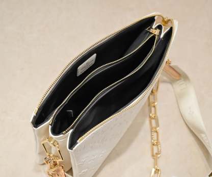 LUV COUSSIN PM CREAM 26CM M57793