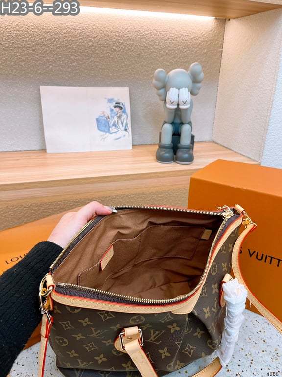 LUV 31CM PALERMO PM MONOGRAM SHOULDER BAG