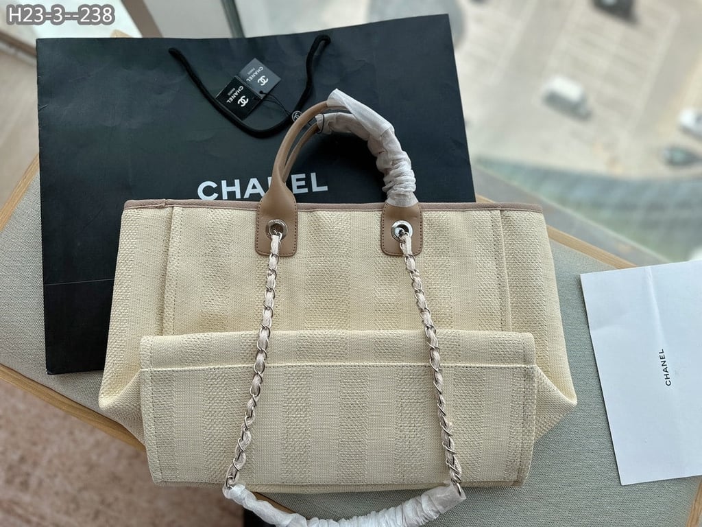 CHL 38CM BEIGE AND BROWN DEAUVILLE MEDIUM CANVAS