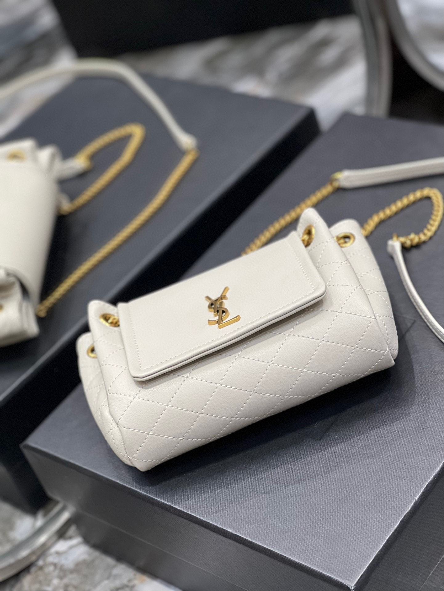 YSL MINI NOLITA IN LAMBSKIN BLANC VINTAGE 18CM 6727381EL079207