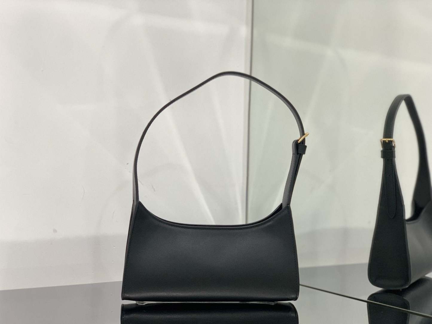 CE Cuir Triomphe Bag Black For Women 9in/24cm