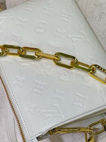 LUV COUSSIN BB WHITE 21CM