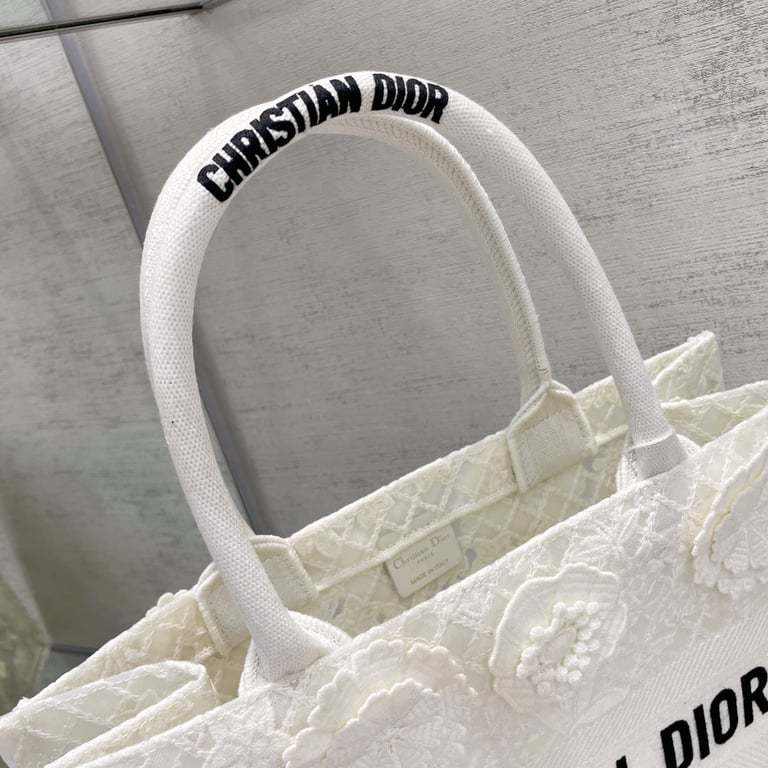 DIR 36CM WHITE D-LACE EMBROIDERY WITH 3D MACRAME EFFECT TOTE BAG