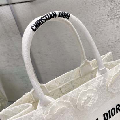 DIR 36CM WHITE D-LACE EMBROIDERY WITH 3D MACRAME EFFECT TOTE BAG
