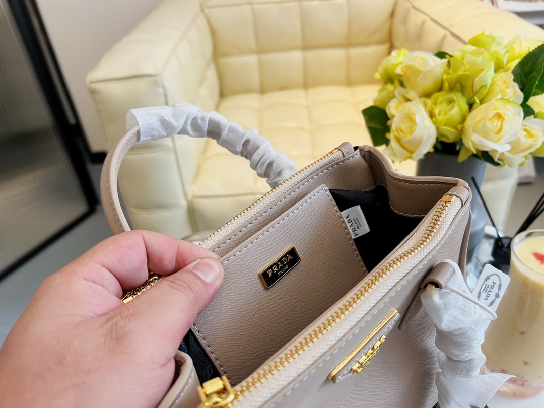 PR SMALL GALLERIA SAFFIANO LEATHER BAG PUMICE STONE 1BA896NZVF0D32VOOO