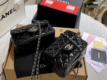 CC MINI RECTANGULAR FLAP BAG PATENT BLACK 18CM