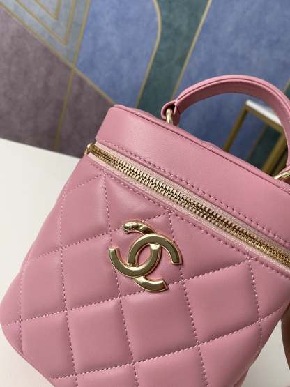 ChanelVanity Case Gold Hardware PiNike For Women, Women&#8217;s Handbags, Shoulder Bags 9.4in/24cm