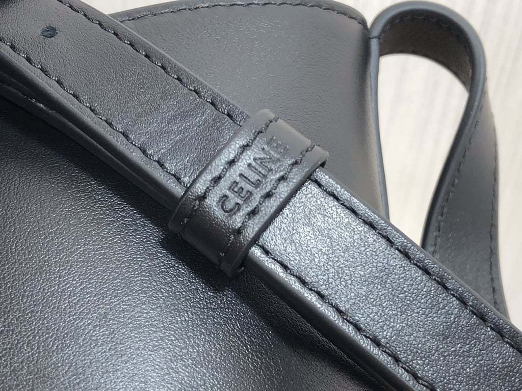 CE BLACK CUIR TRIOMPHE IN SMOOTH CALFSKIN BAG BUCKET