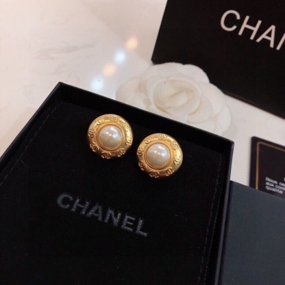 CC BUTTON GOLD EARRINGS