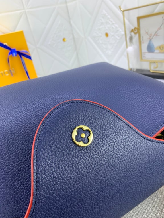 LUV CAPUCINES MM BLUE